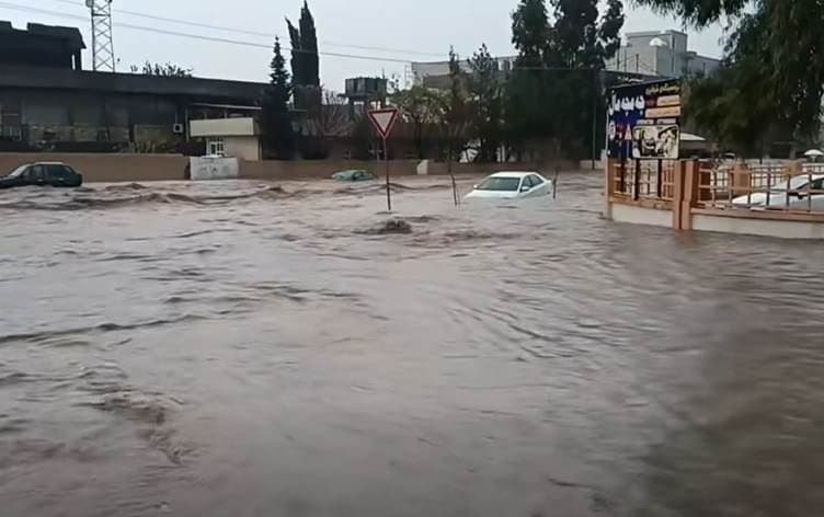 توزيع الوجبة الأولى من المساعدات على المتضررين من السيول في جمجمال