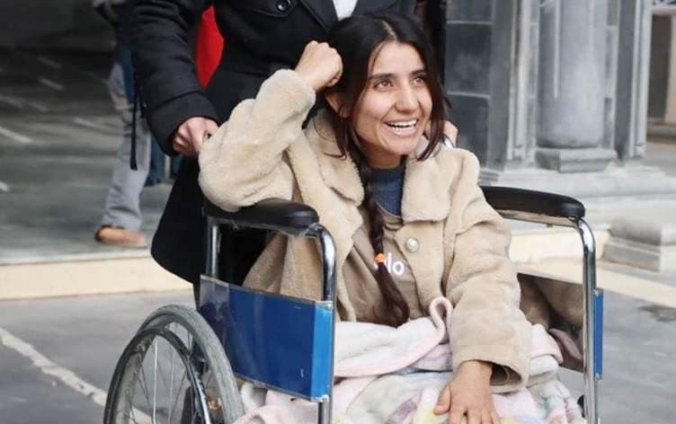 "شعرت جسدي يحترق".. قصة شابة كوردية فقدت ساقيها بقصف على قرية "خراب عشك" بكوباني 