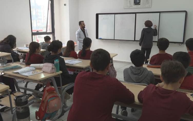 650 öğrencinin tamamı Kürtçeyi seçti