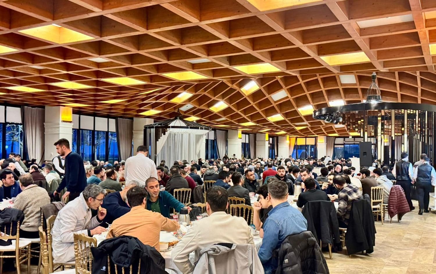 Kurdên li Stenbolê di Fitara Nûbiharê de li hev civiyan