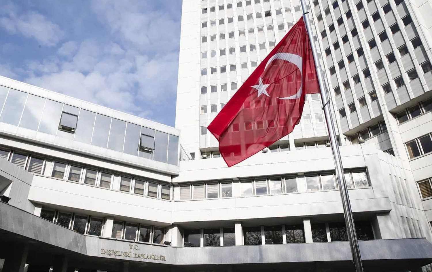 ئەنقەرە هێرشەکەی ئیسرائیل بۆ سەر ژێرخانی سەربازیی باشووری سووریا سەرکۆنە دەکات