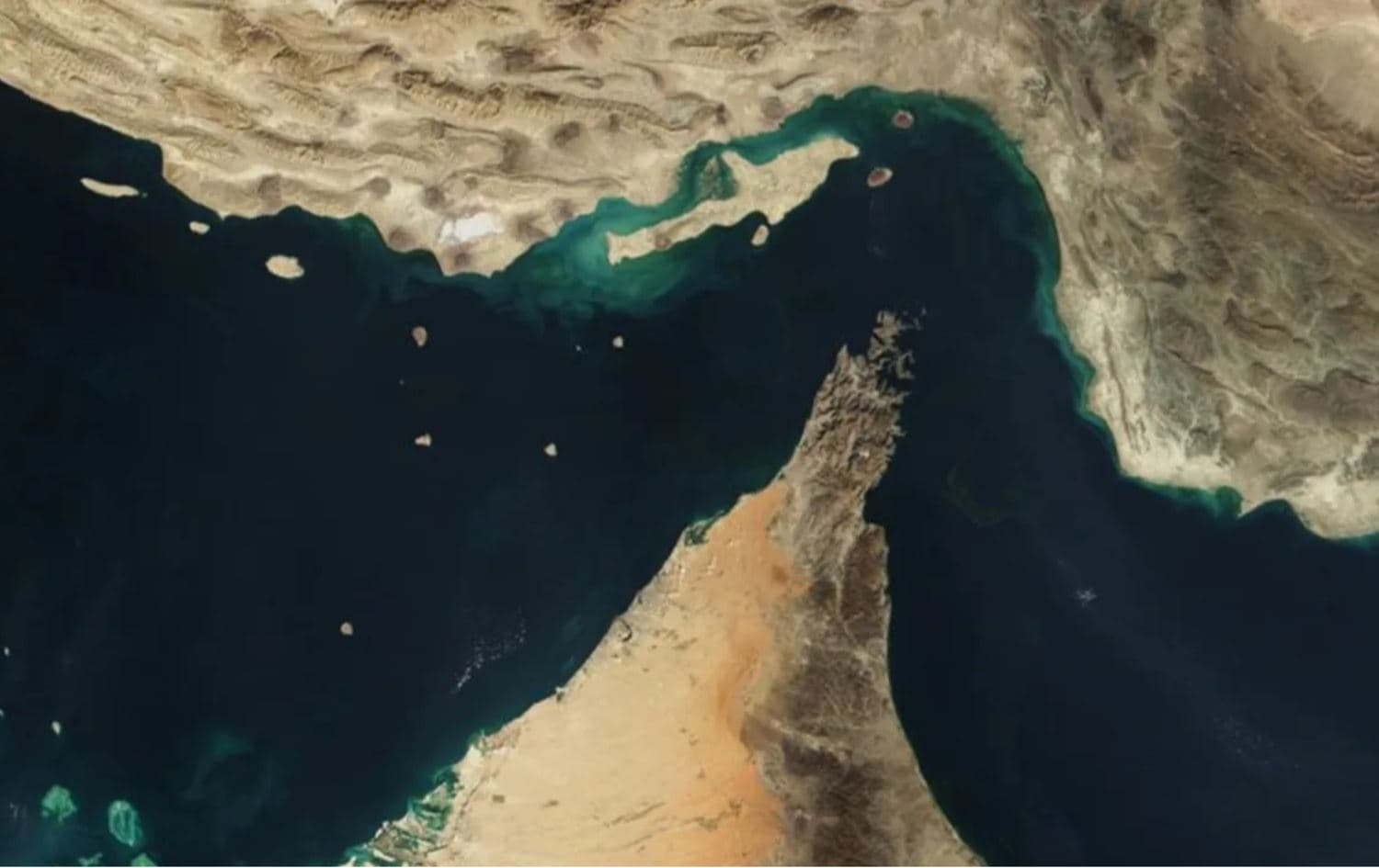 تاران وەڵامی هەڕەشەکەی ترەمپ دەداتەوە: تەنگەی هورمز بەڕووی "دووژمنان"دا داخراوە