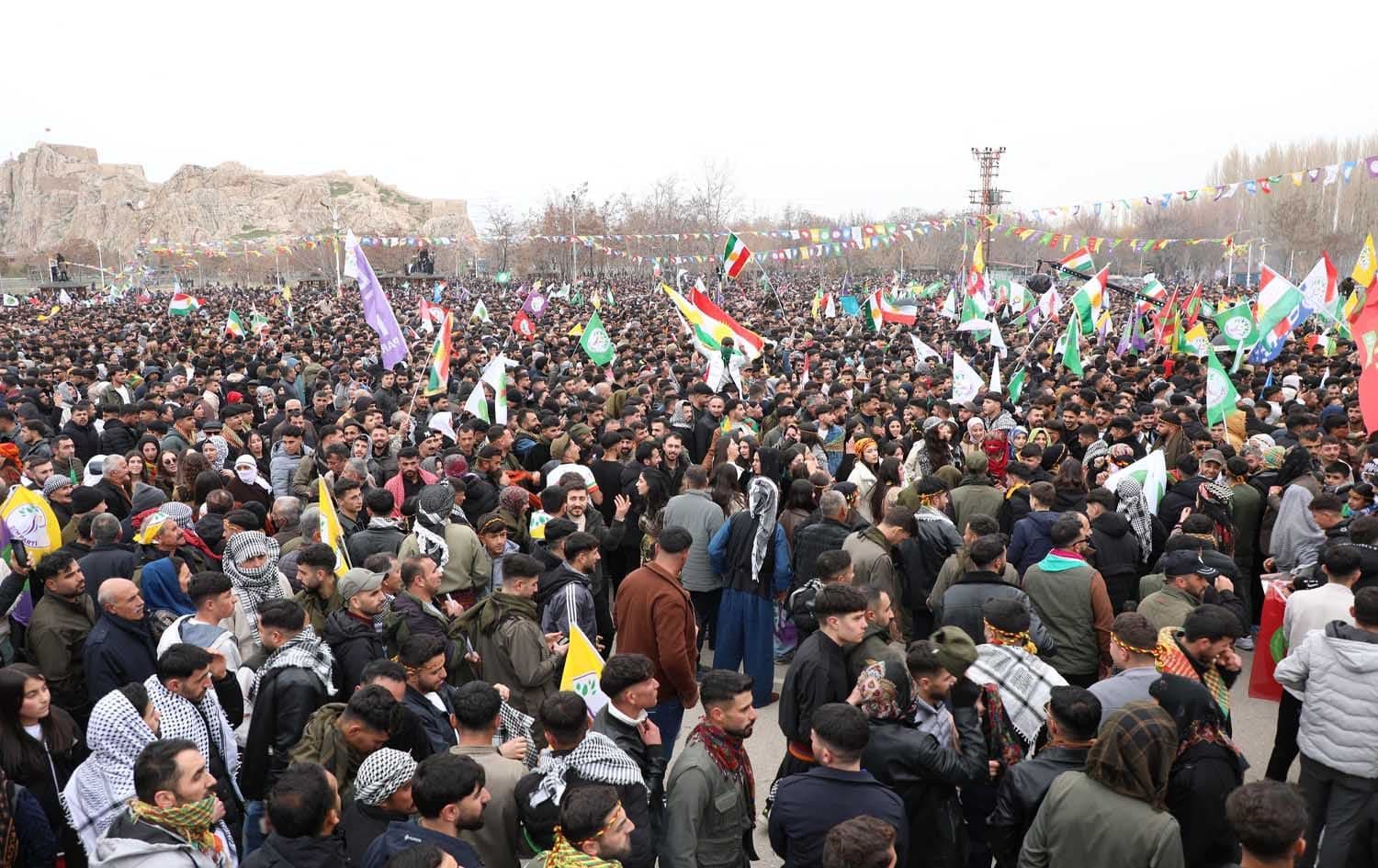 نەورۆزی ئیستەنبووڵ بە بەشداریی زیاتر لە ملیۆنێک کەس بەڕێوەچوو