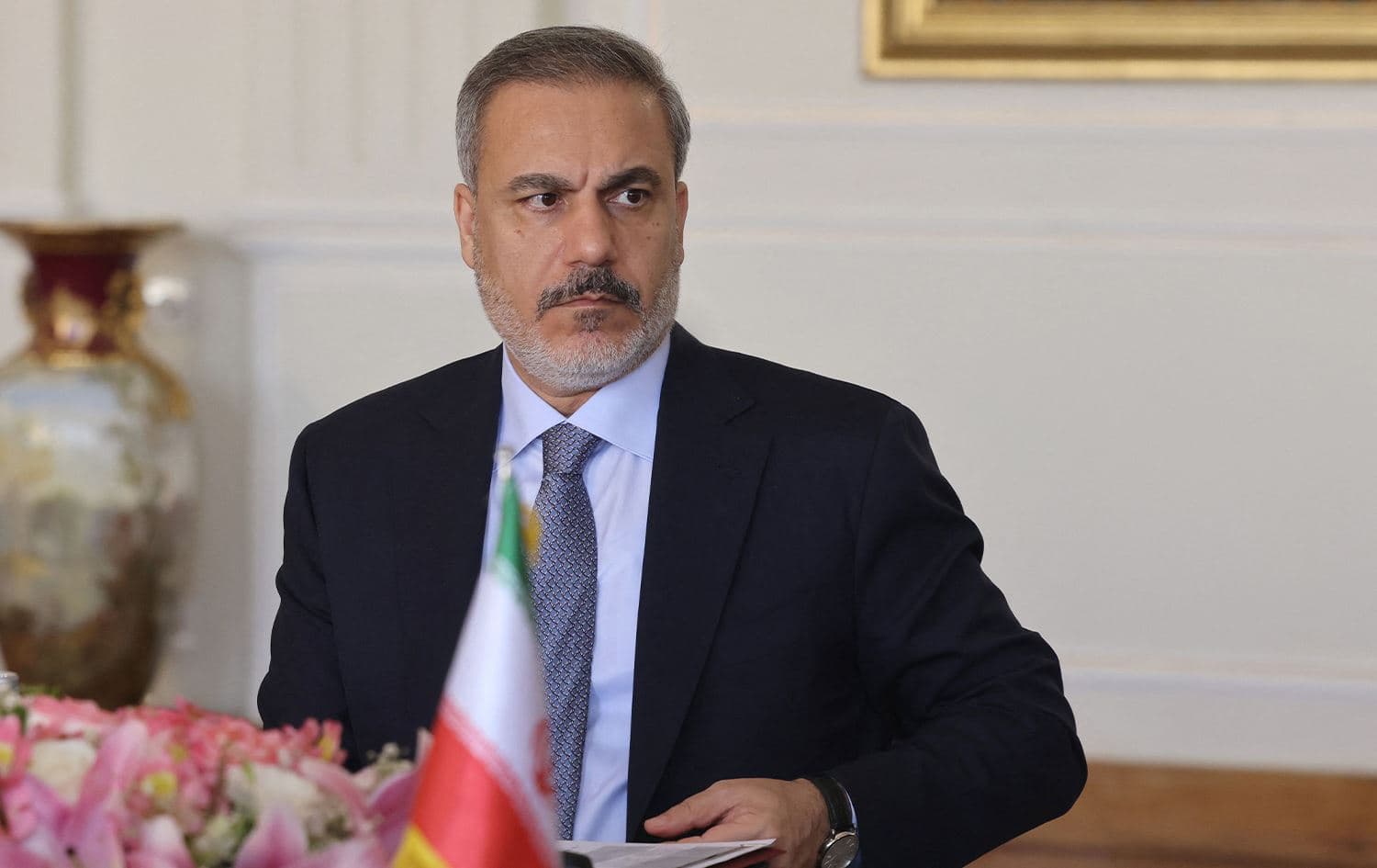 هاکان فیدان بۆ کەمکردنەوەی گرژییەکان پەیوەندی بە وڵاتانی ناوچەکەوە دەکات