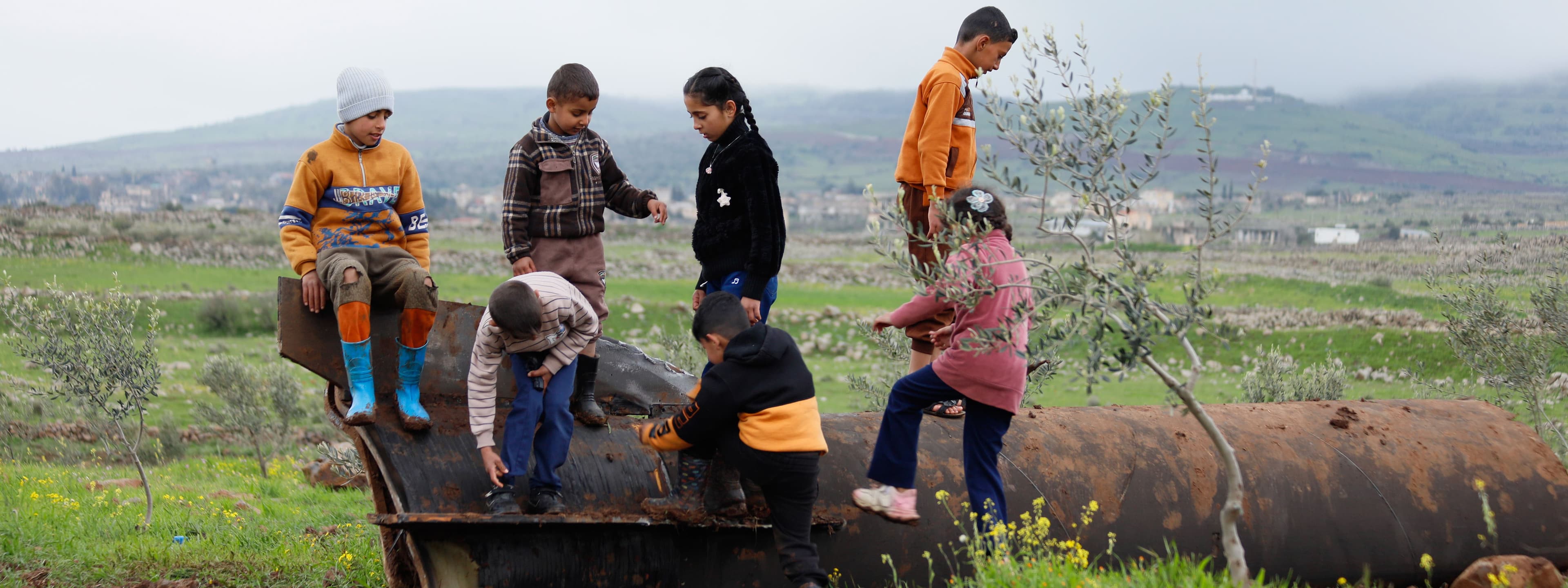 وێنە.. جەژنی منداڵان لە سووریا لەگەڵ پاشماوەی مووشەک