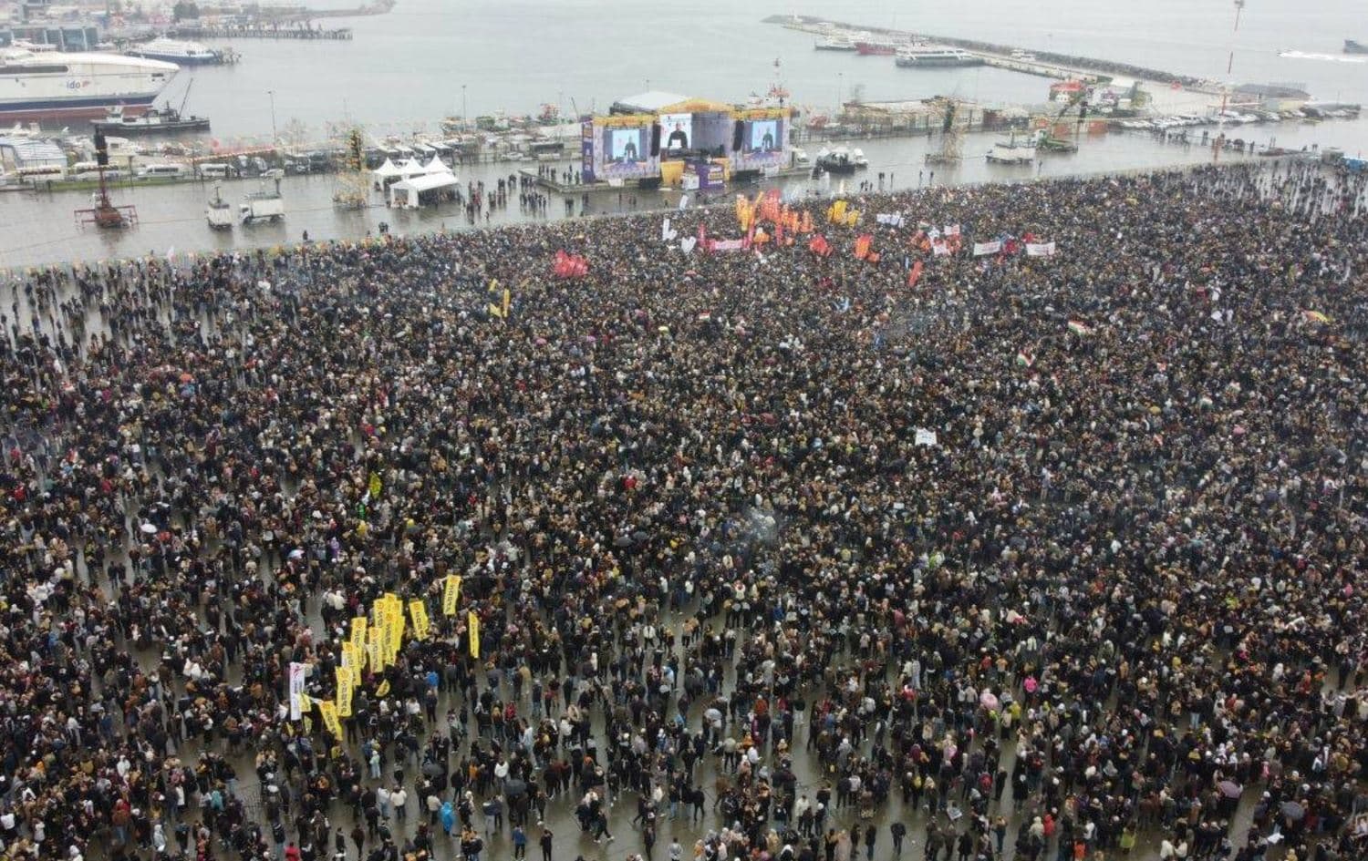 25 کەس کە لە نەورۆزی ئیستەنبووڵ دەستبەسەر کرابوون، ئازادکران