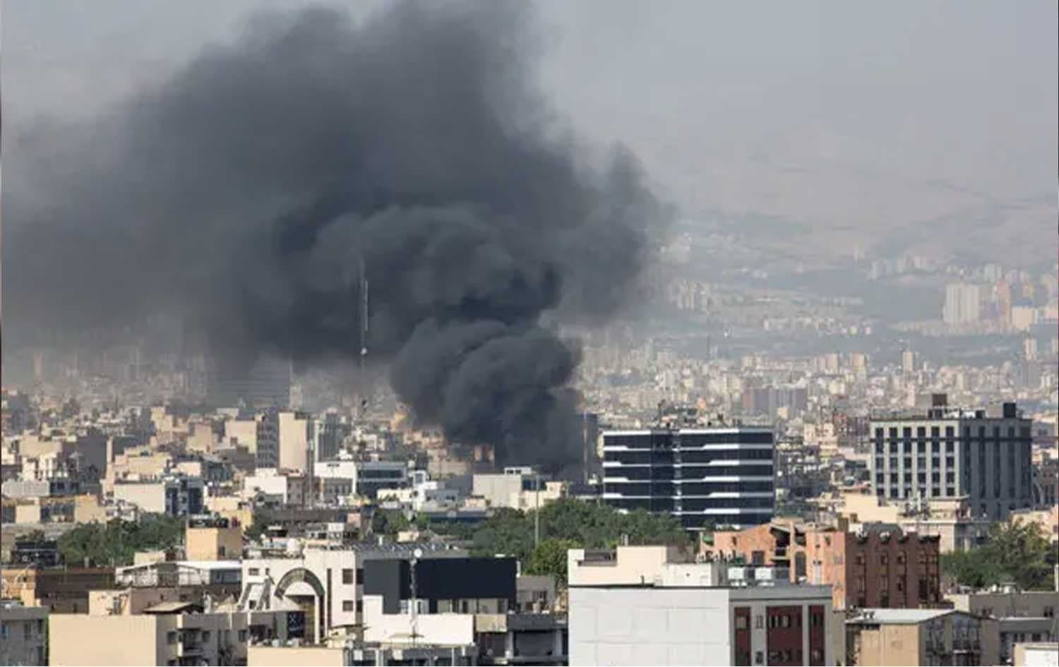 دەنگی چەند تەقینەوەیەک لە تاران بیستران