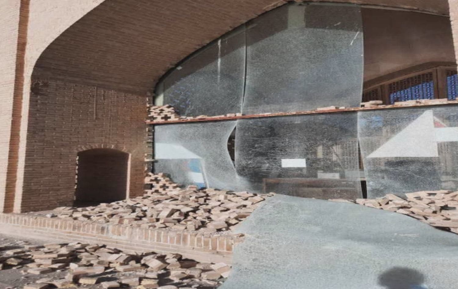 بەرپرسێکی تاران: بەهۆی جەنگەوە 120 شوێنەواری ئێران زیانیان بەرکەوتووە