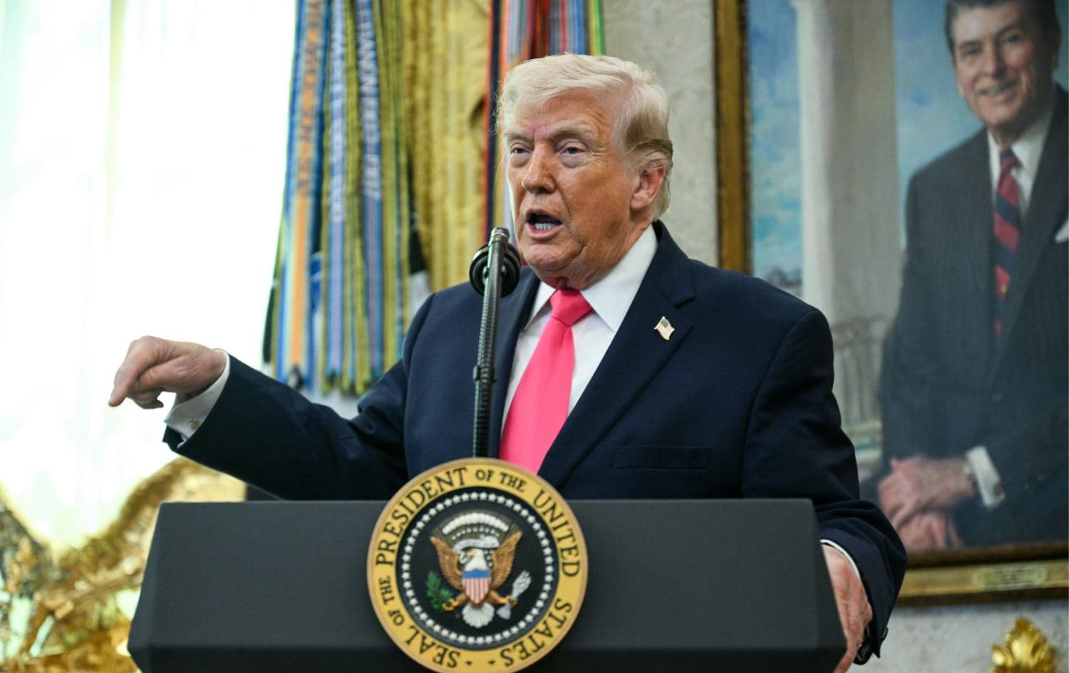 ترەمپ: سەرکردایەتیی ئێستای ئێران دیارییەکی گەورەیان پێشکەش کردین