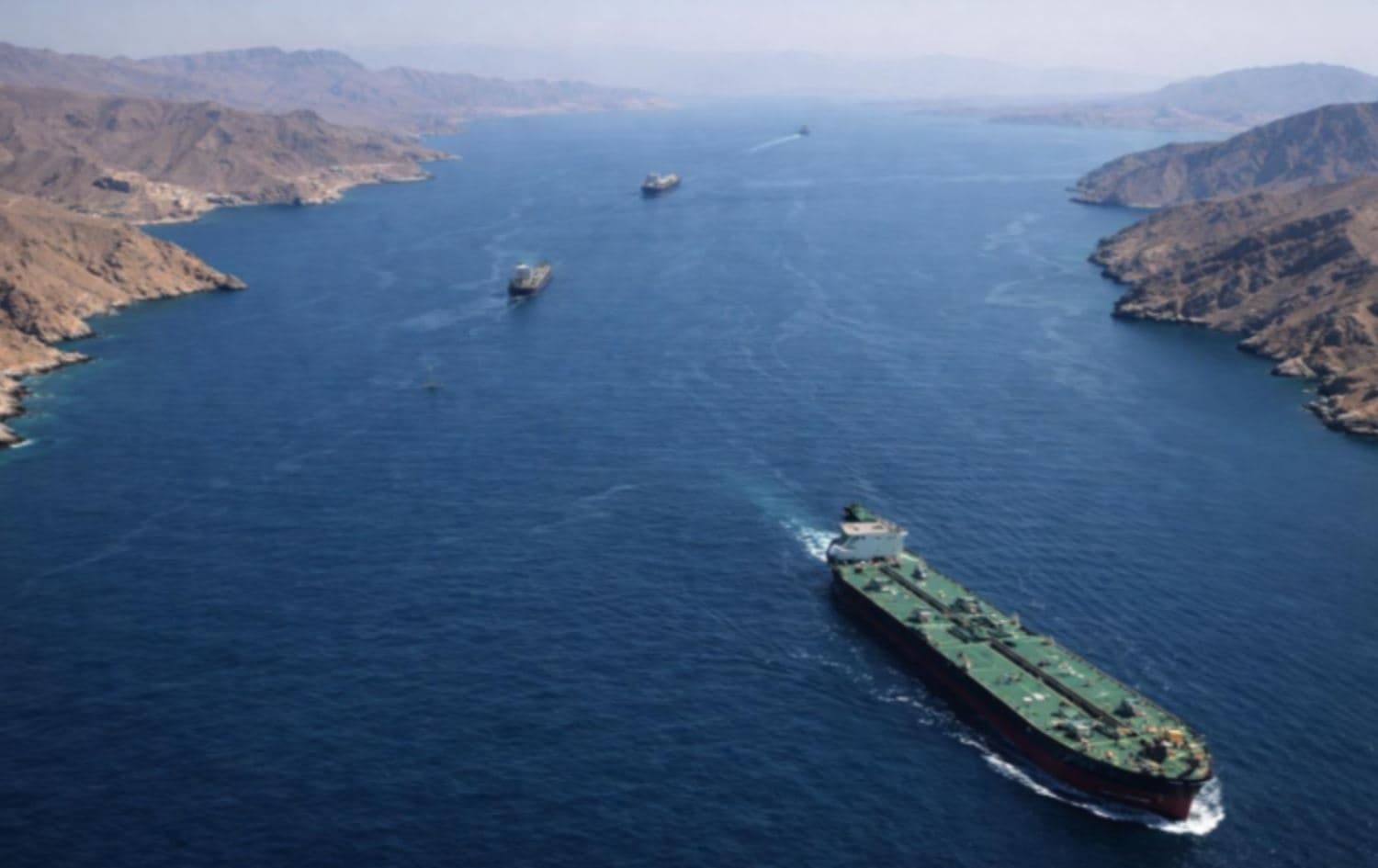 ئێران: ئەو کەشتییانەی سەر بە دووژمن نین دەتوانن بە تەنگەی هورمز تێپەڕن