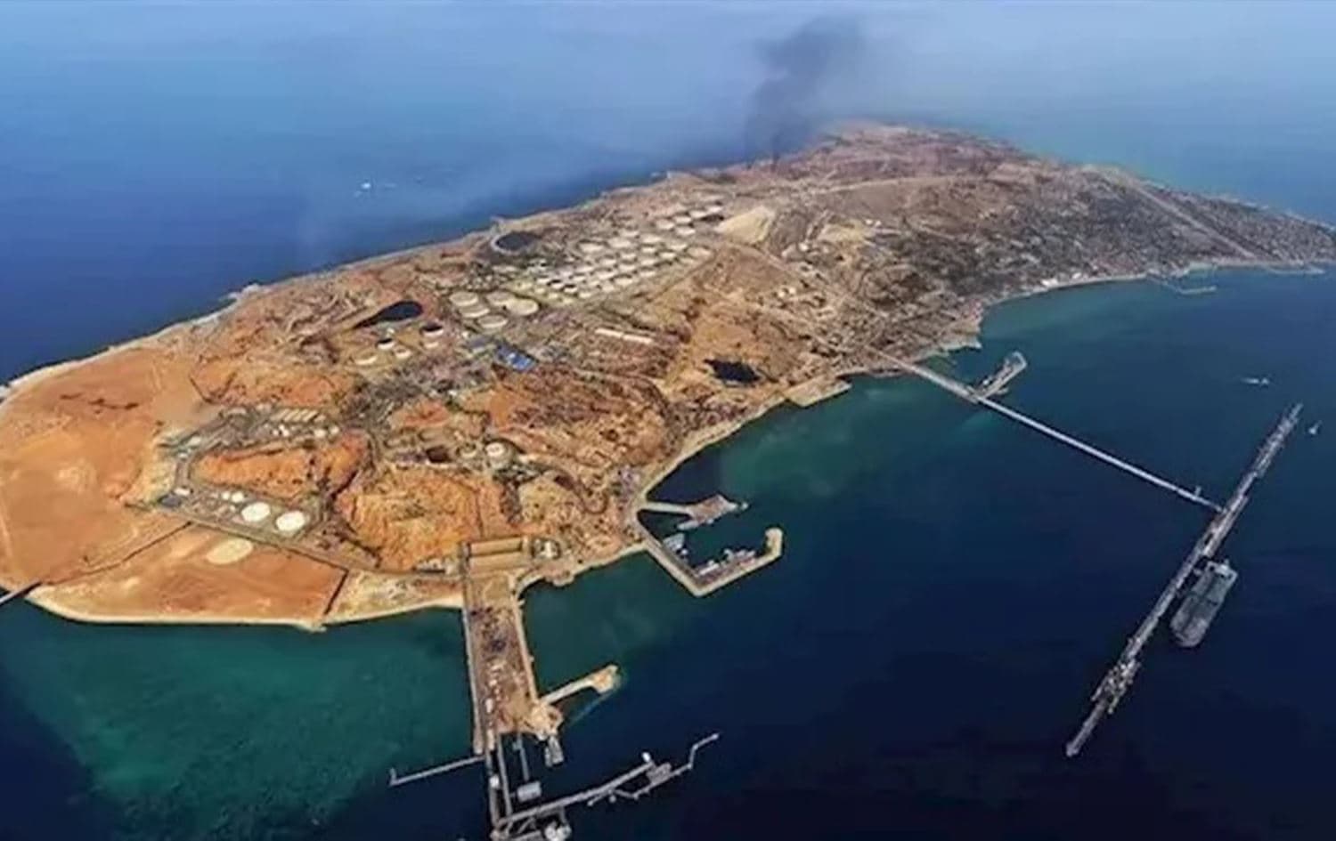 تصعيد عسكري ورسائل تفاوض بين واشنطن وطهران