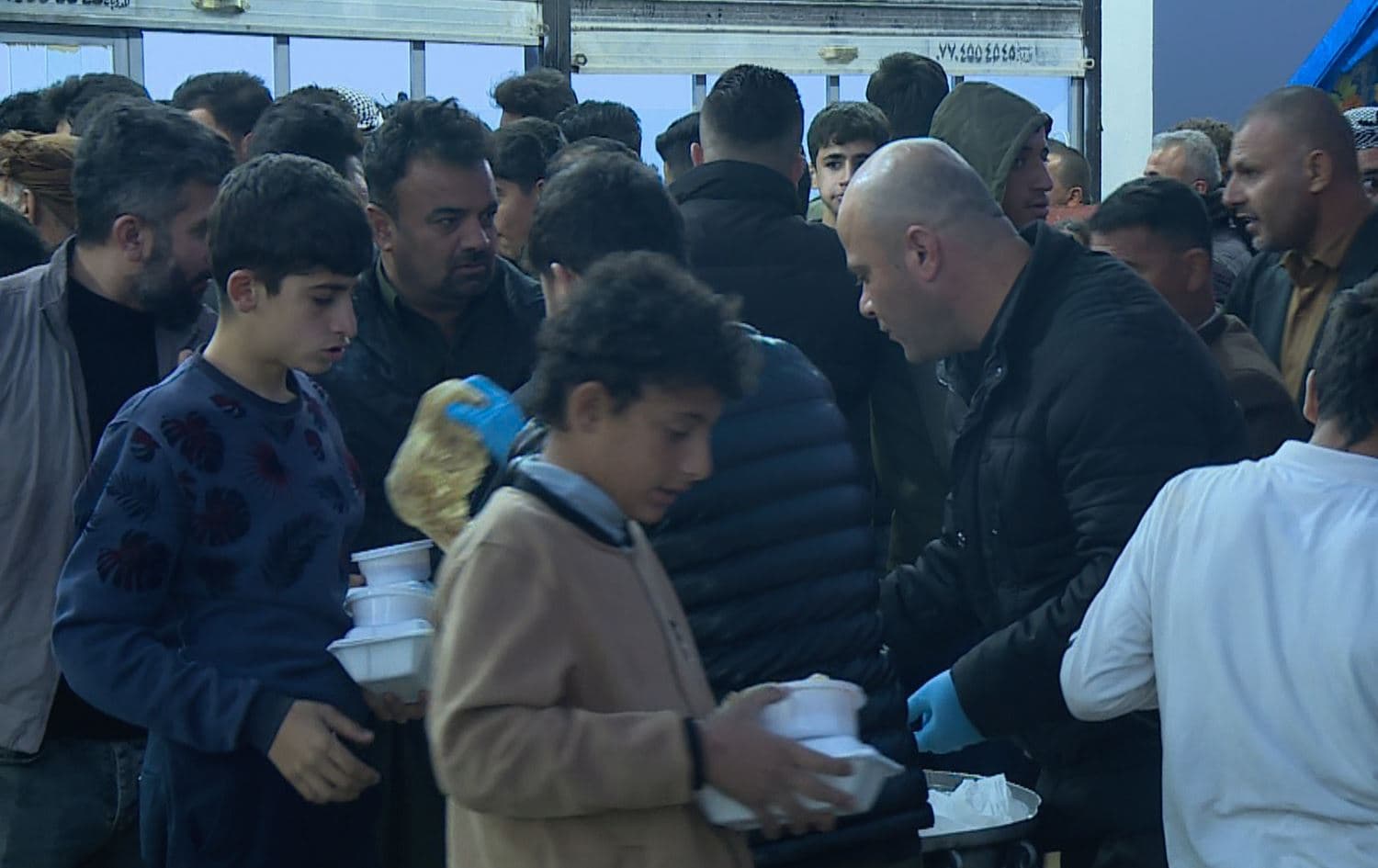 Volunteers dish up free food for fasting Muslims