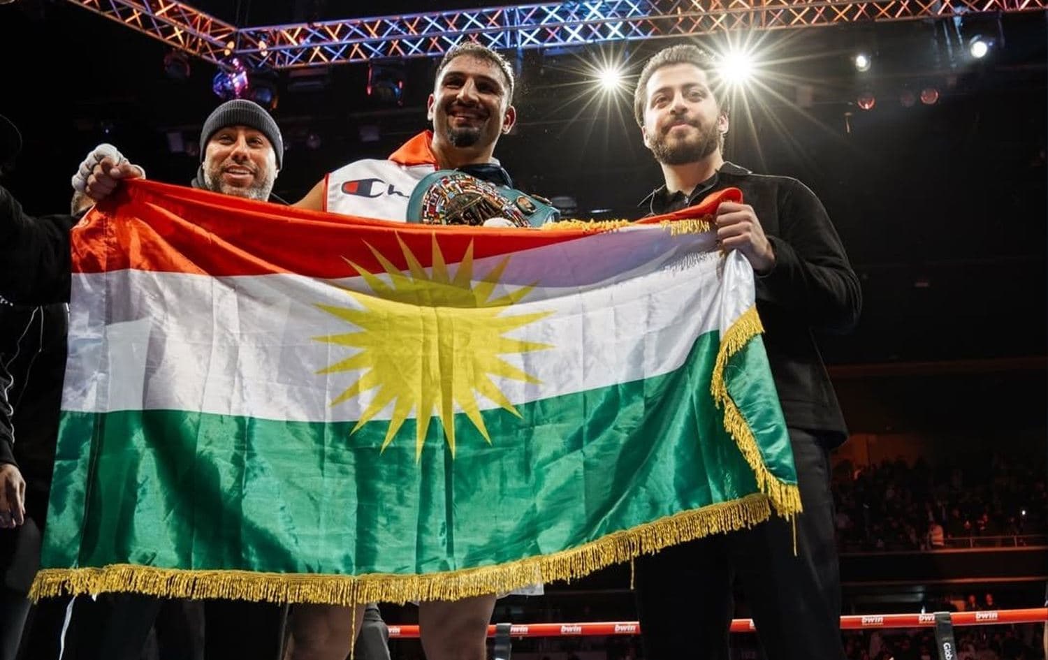 VÎDEO - Agît Kabayel bû şampiyon: ‘Bijî Rojava, her bijî Kurdistan’