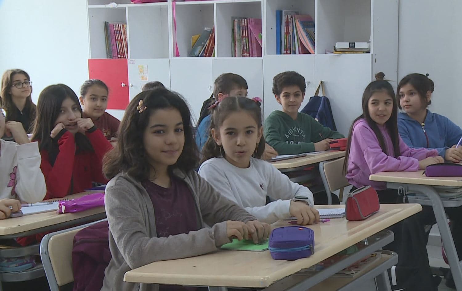 Li Şirnexê banga ji bo Kurdî: 'Bila êdî zengil ji bo Kurdî jî lê bidin'