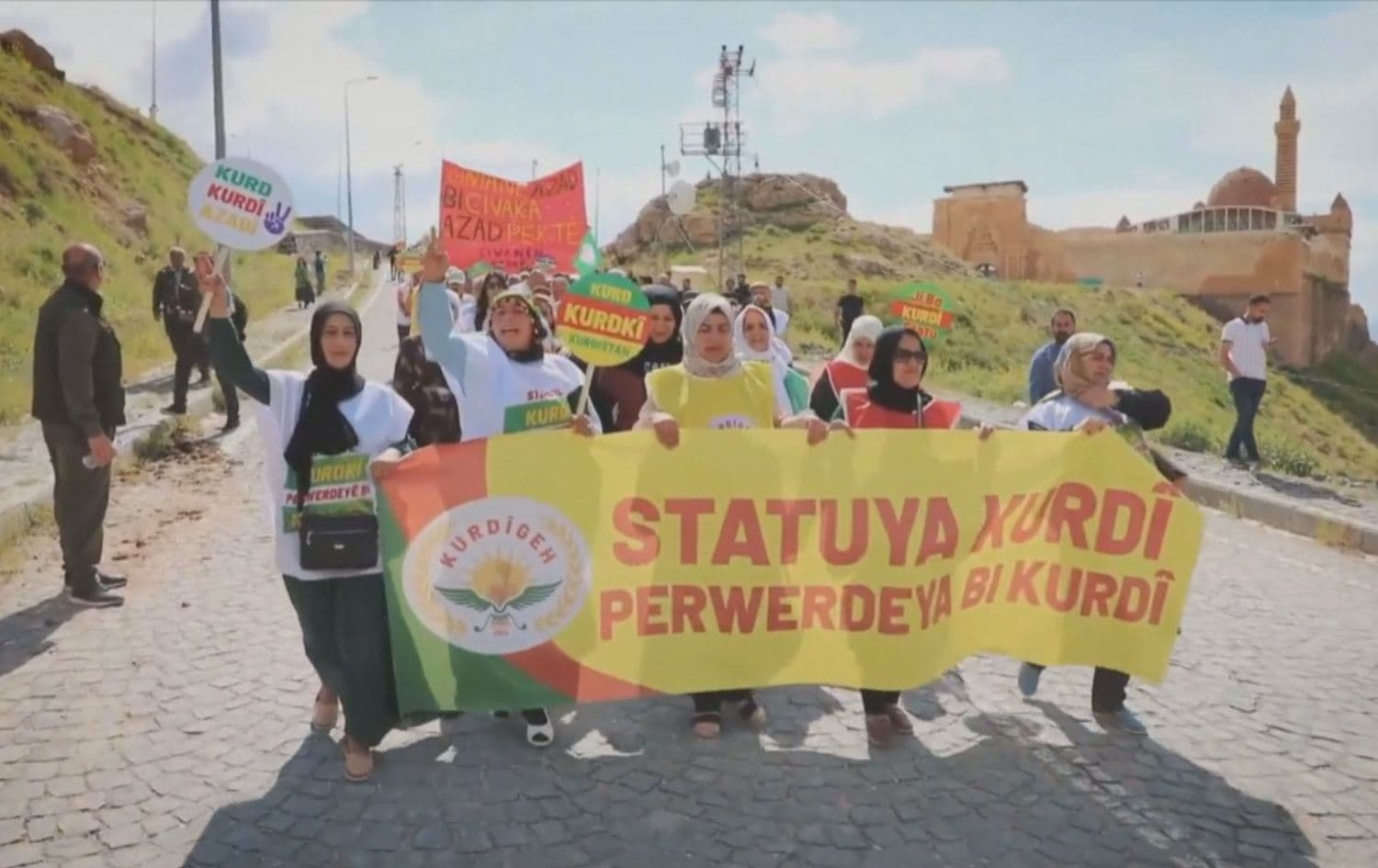 Li Wanê ji ber xebatên Kurdî ceza li Komeleya Arsîsayê hat birîn