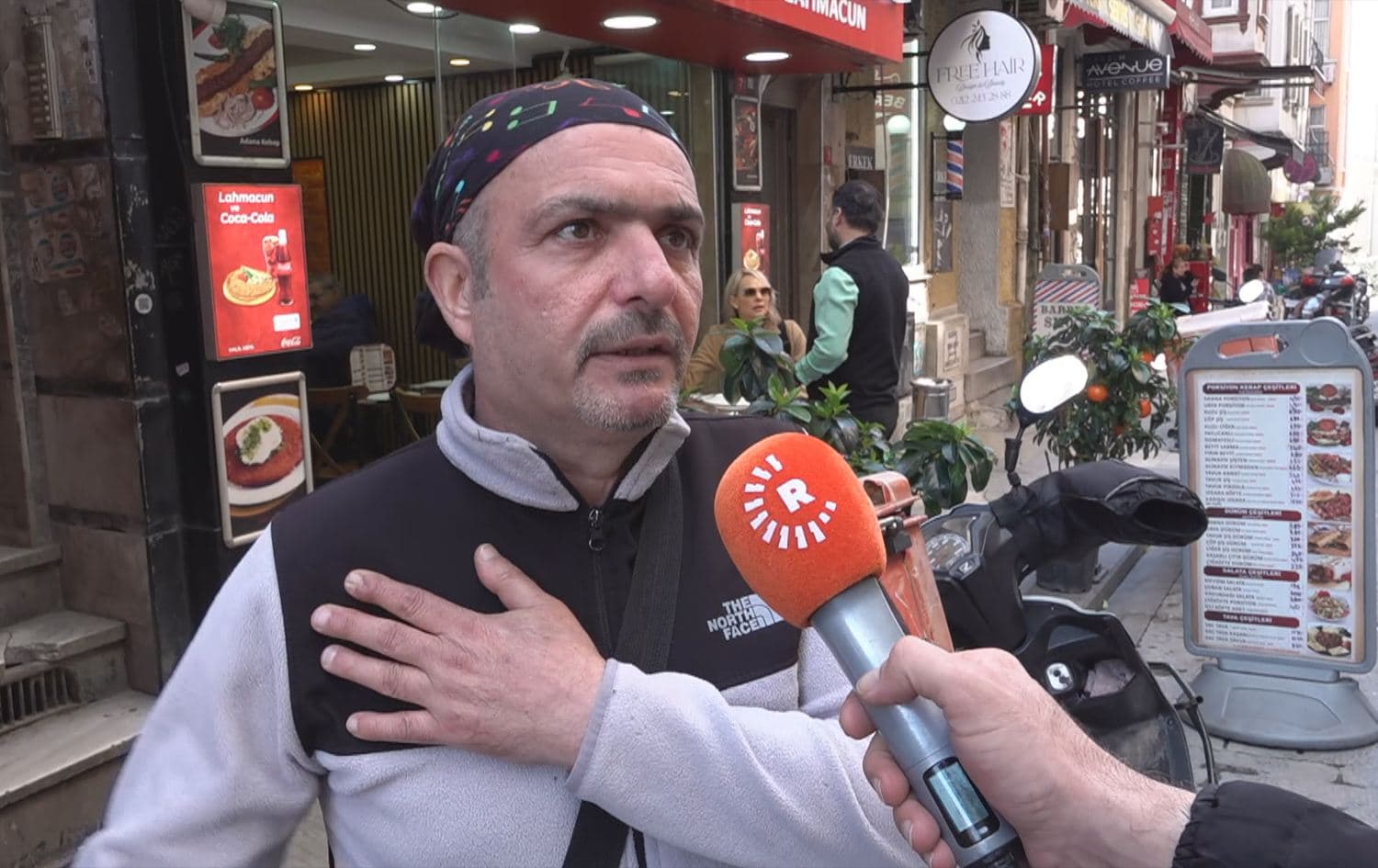 STENBOL - Motokurye bi 'kefenê li pişta xwe' dixebitin