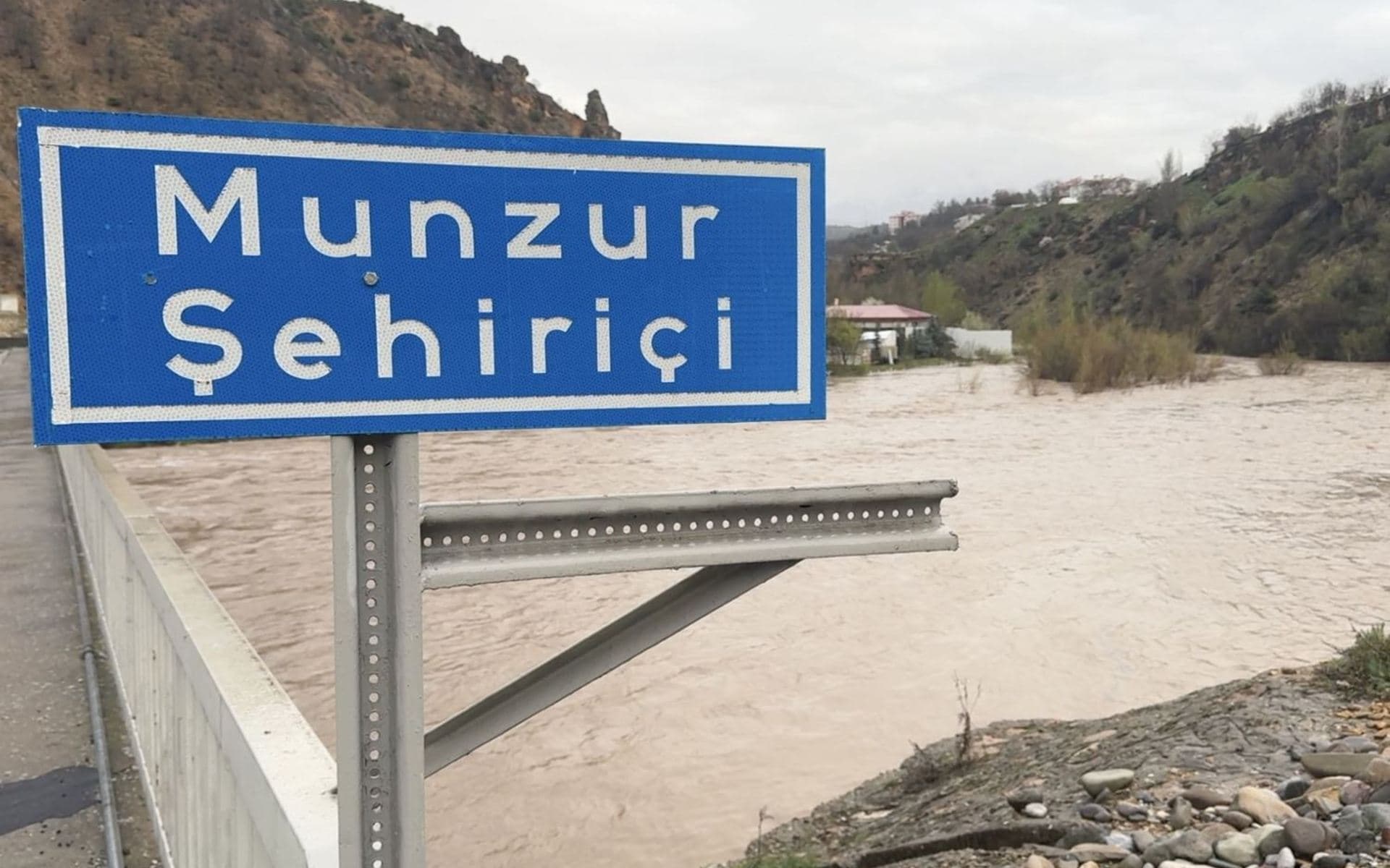 Çemê Munzurê rabû, rêya Dêrsim û Pilûrê hat girtin