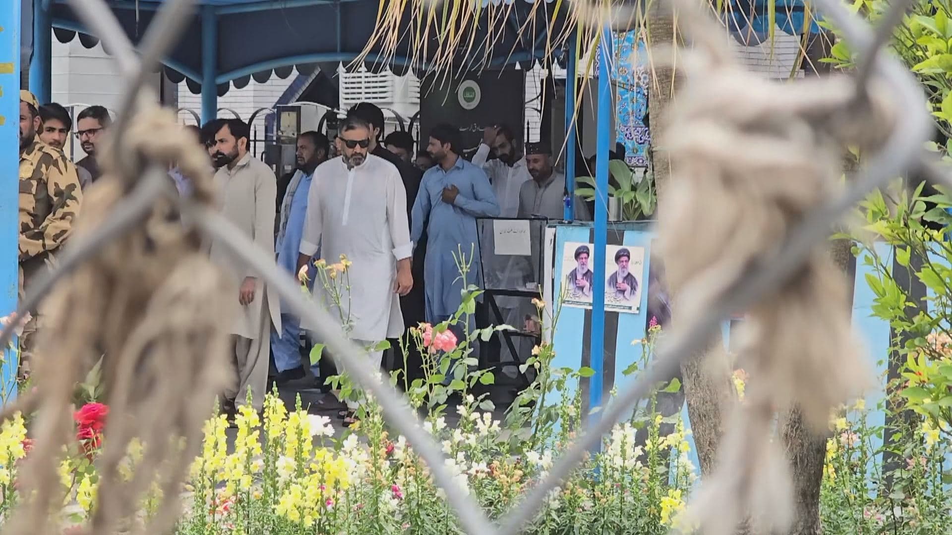 Pakistan’s Shiite population shows support for Iran in negotiations, war