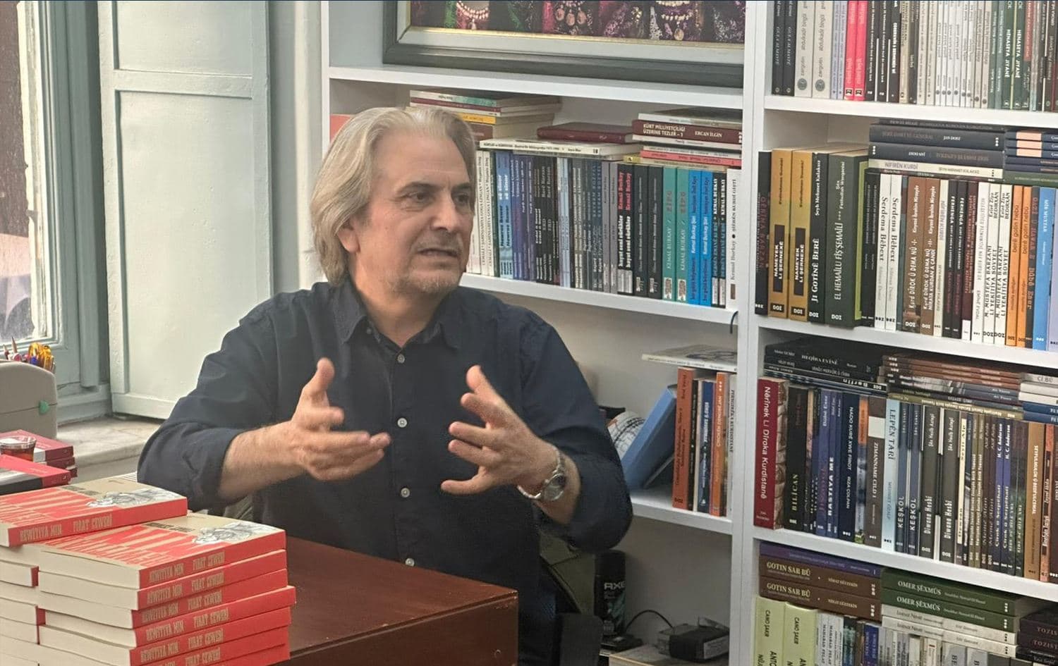 Firat Cewerî pirtûka xwe ya nû li Stenbolê îmze kir