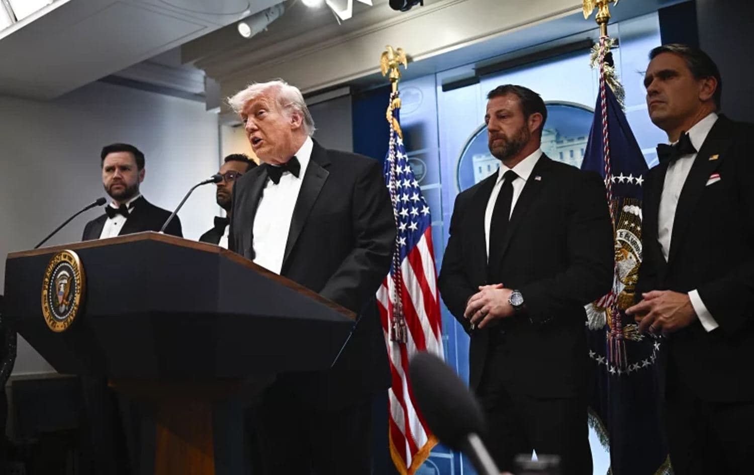 Trump û tîma ewlehiyê rewşa Îran û Tengava Hurmizê dinirxînin