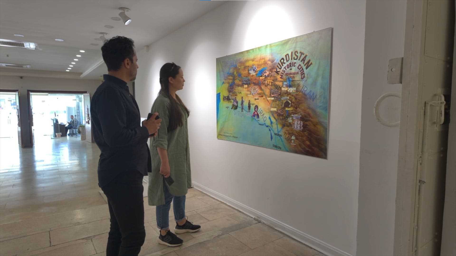 Zoe Butt and her husband at Sulaimani Museum. Photo: screengrab/Rudaw 