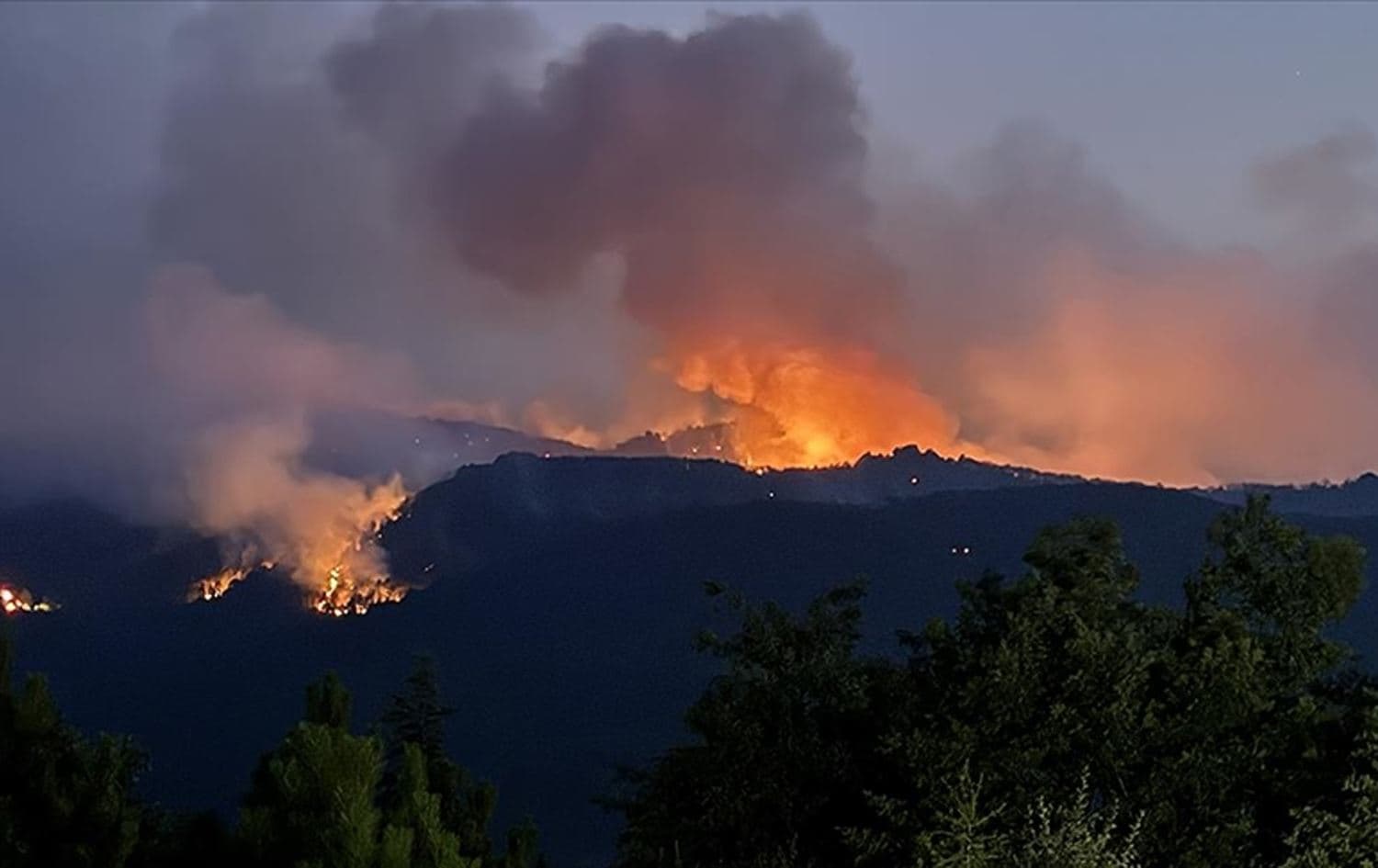 Ten dead in western Turkey wildfires