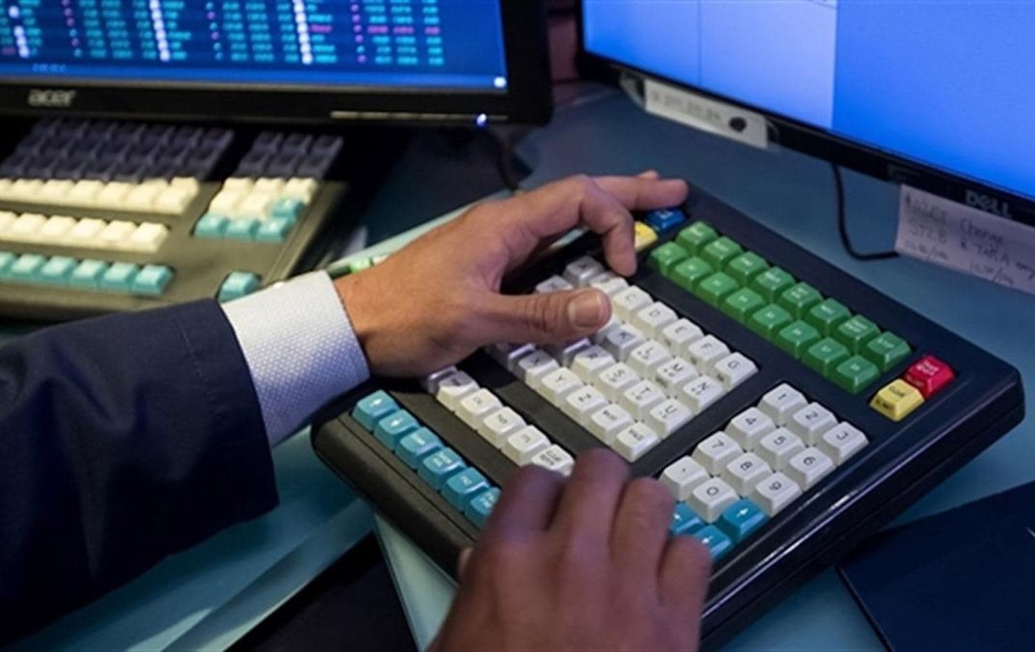 گومانی "گەندەڵی و فێڵ" لە بازاڕەکانی جیهان؛ پێش ئەوەی ترەمپ قسە بکات بە ملیاران دۆلار بازرگانیی نەوت کراوە