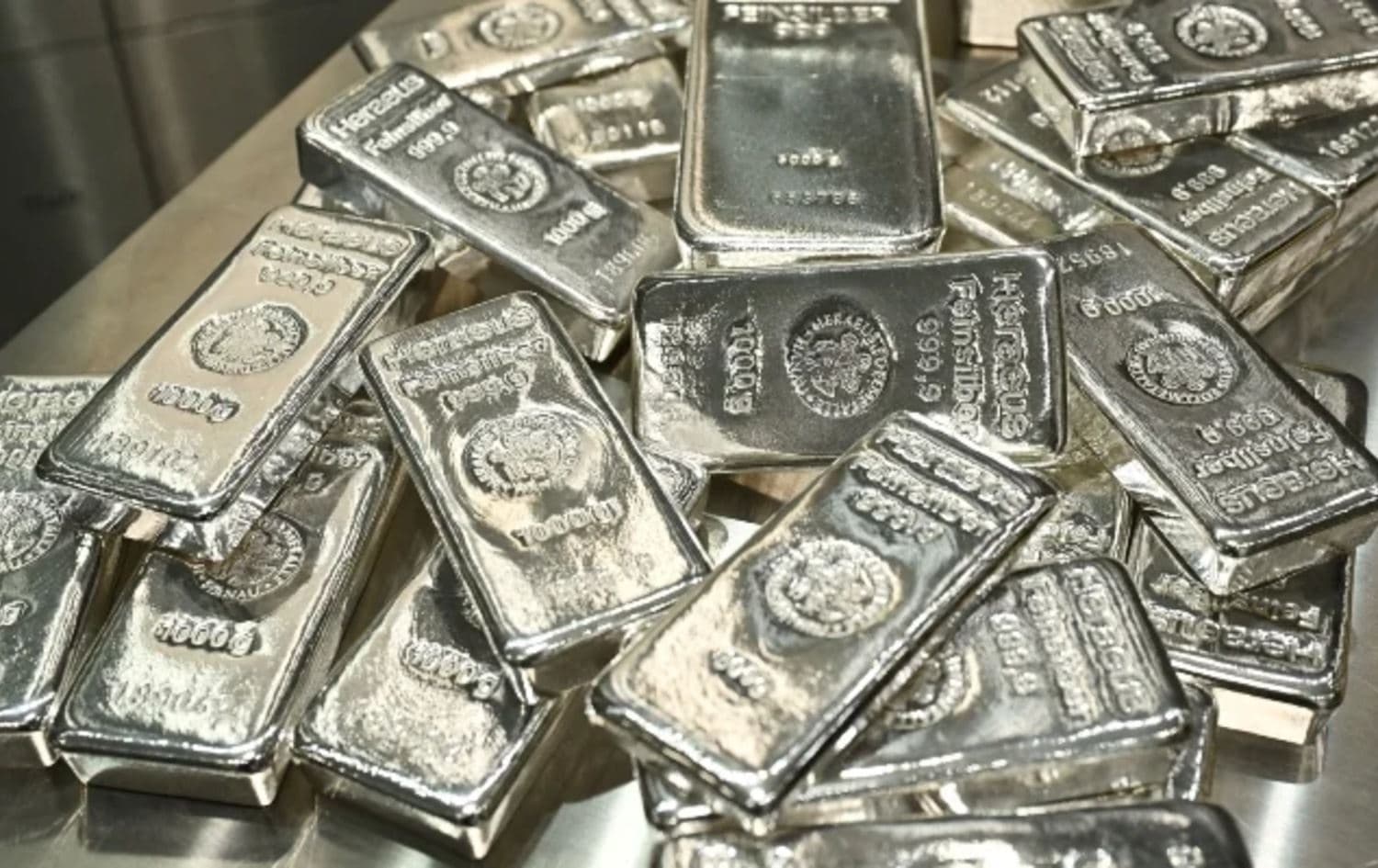 Zîv jî çav li zêr dike û berê wî li bihabûnê ye