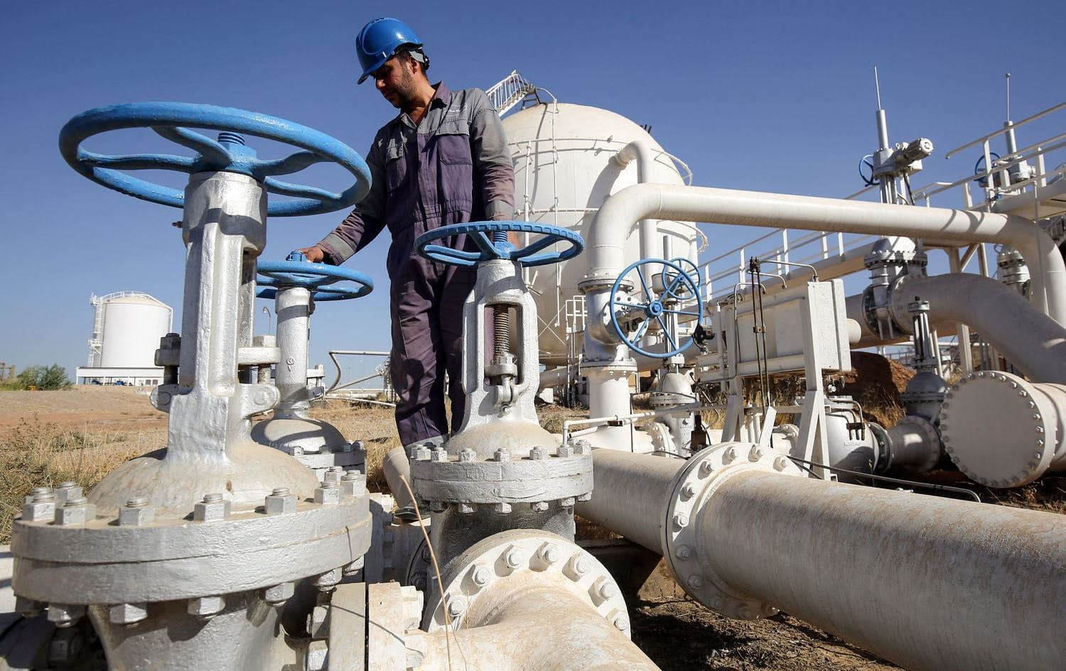 An Iraqi oil employee checks pipelines at the Bai Hassan oil field, west of Kirkuk. Photo: File/AFP