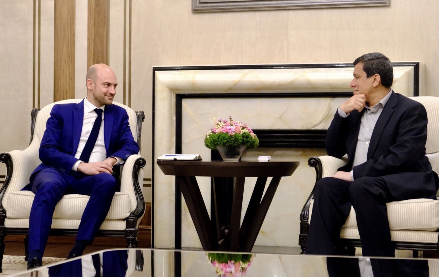 French FM speaks with SDF chief, expresses support for Syrian Kurds