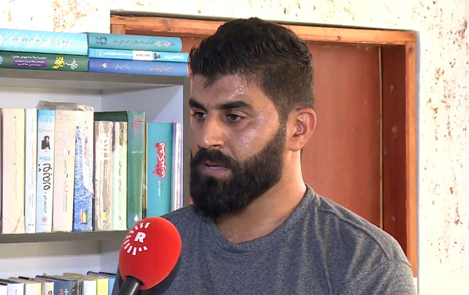 Man claims detention at Iraqi checkpoint for possessing Kurdish books